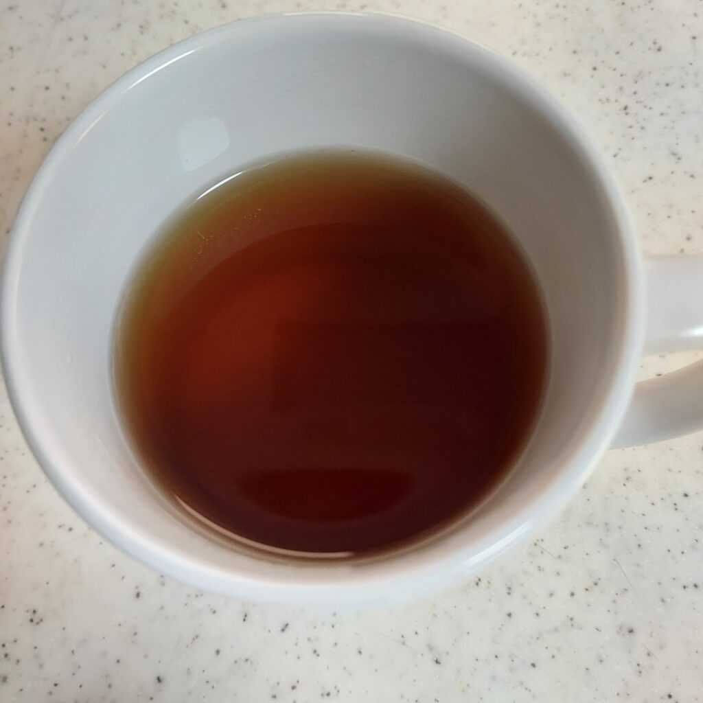 紅茶がカップに入っている写真