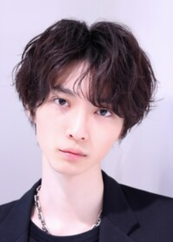 ゆるふわミディアム①髪型『韓国ヘア-カルマパーマ-コンマバング-センターパートマッシュ』