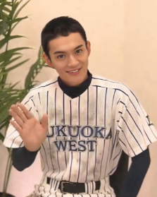 佐野勇人の坊主・丸刈りスタイルのポートレート